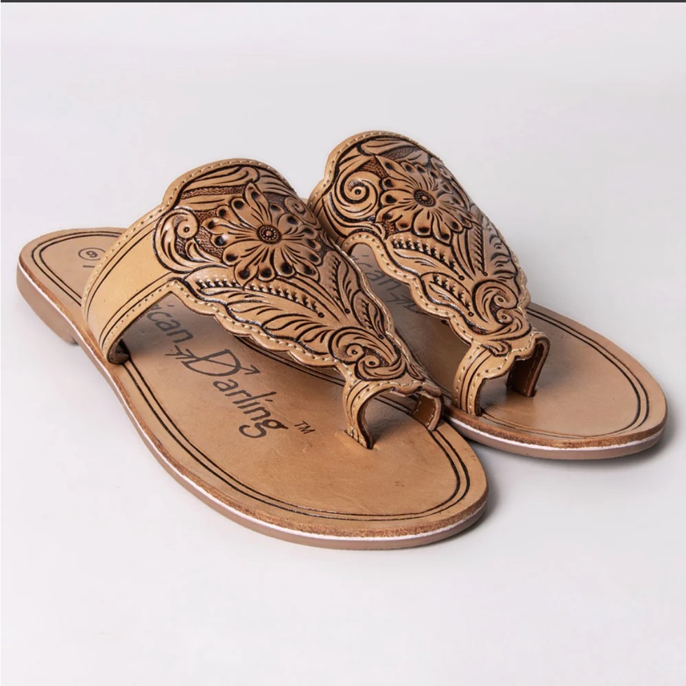 American Darling•Genuine Tooled Leather Sandal•Size7